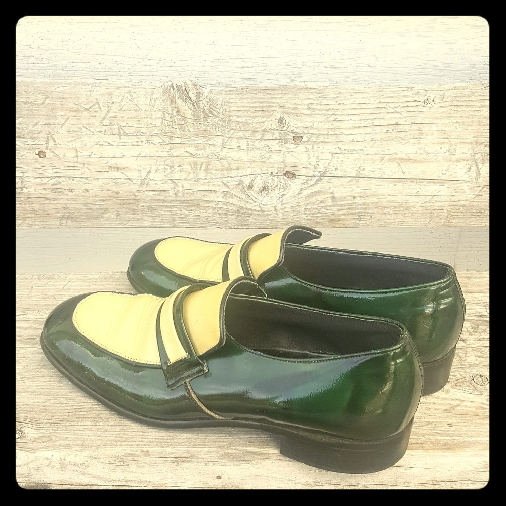 Retro Winthrop Two Tone Men's Loafers